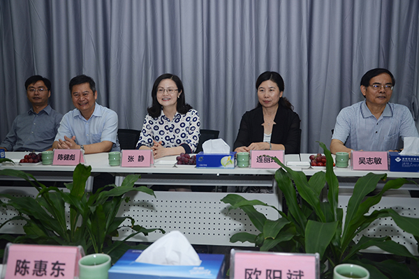 領(lǐng)導蒞臨家樂事凈水器廠家