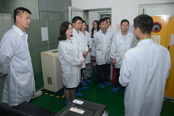 領(lǐng)導蒞臨家樂事凈水器廠家